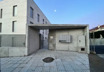 Aspecto pórtico de entrada y buzones