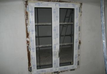 Colocación ventanas caja escalera